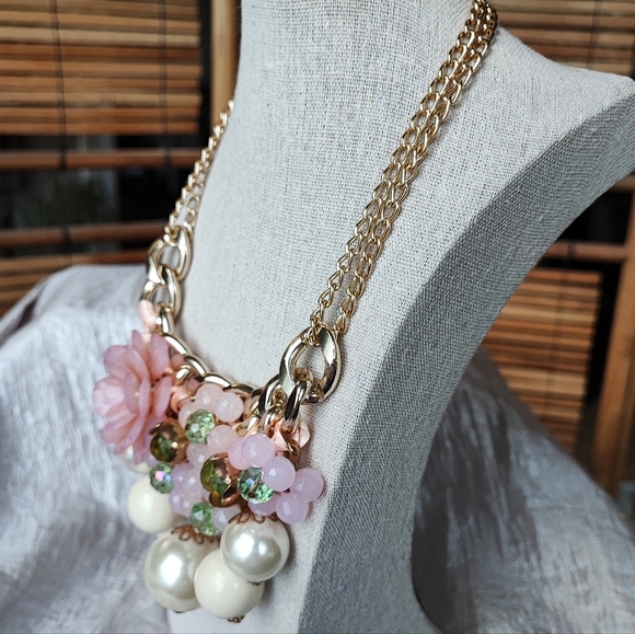 Pink Acrylic and Glass Peridot Faux Pearls Statement Necklace Gold Tone NWOT - Picture 2 of 12
